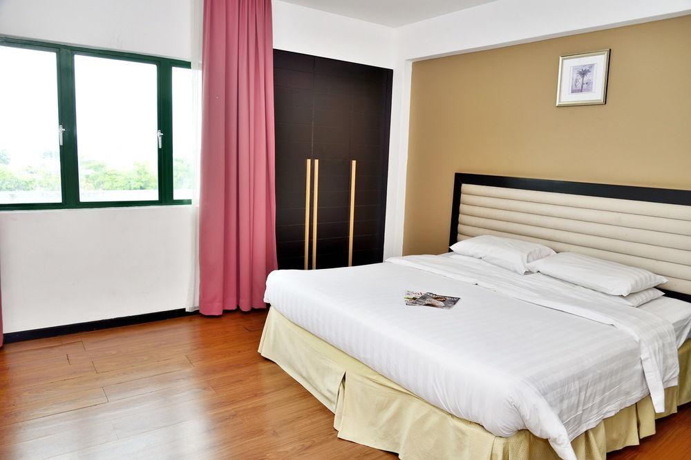 Likas Square Apartment Hotel Kota Kinabalu Zewnętrze zdjęcie