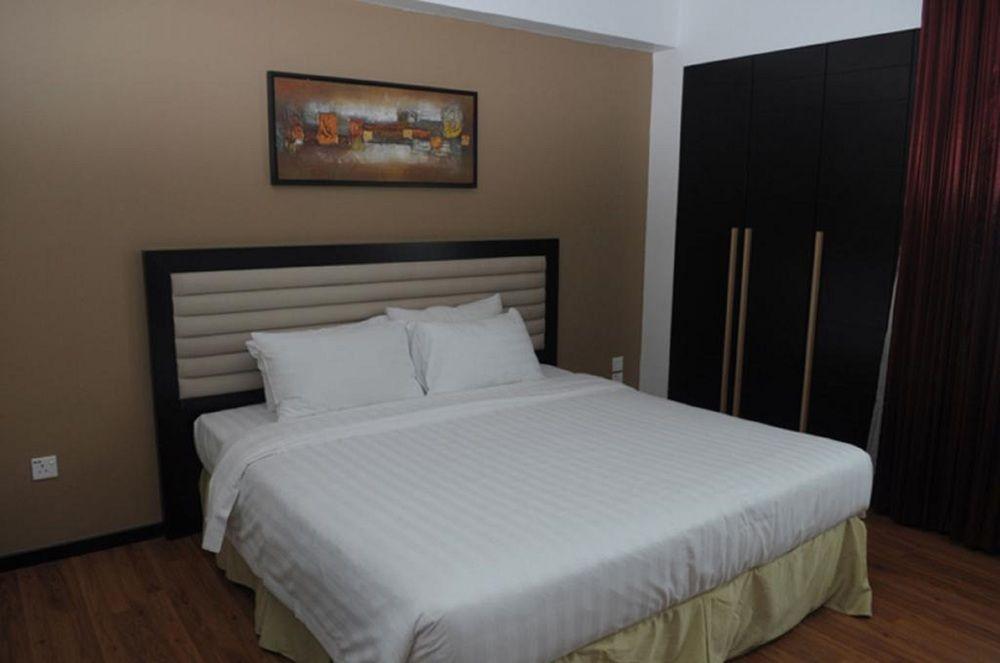 Likas Square Apartment Hotel Kota Kinabalu Zewnętrze zdjęcie