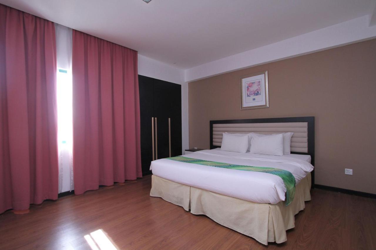 Likas Square Apartment Hotel Kota Kinabalu Zewnętrze zdjęcie