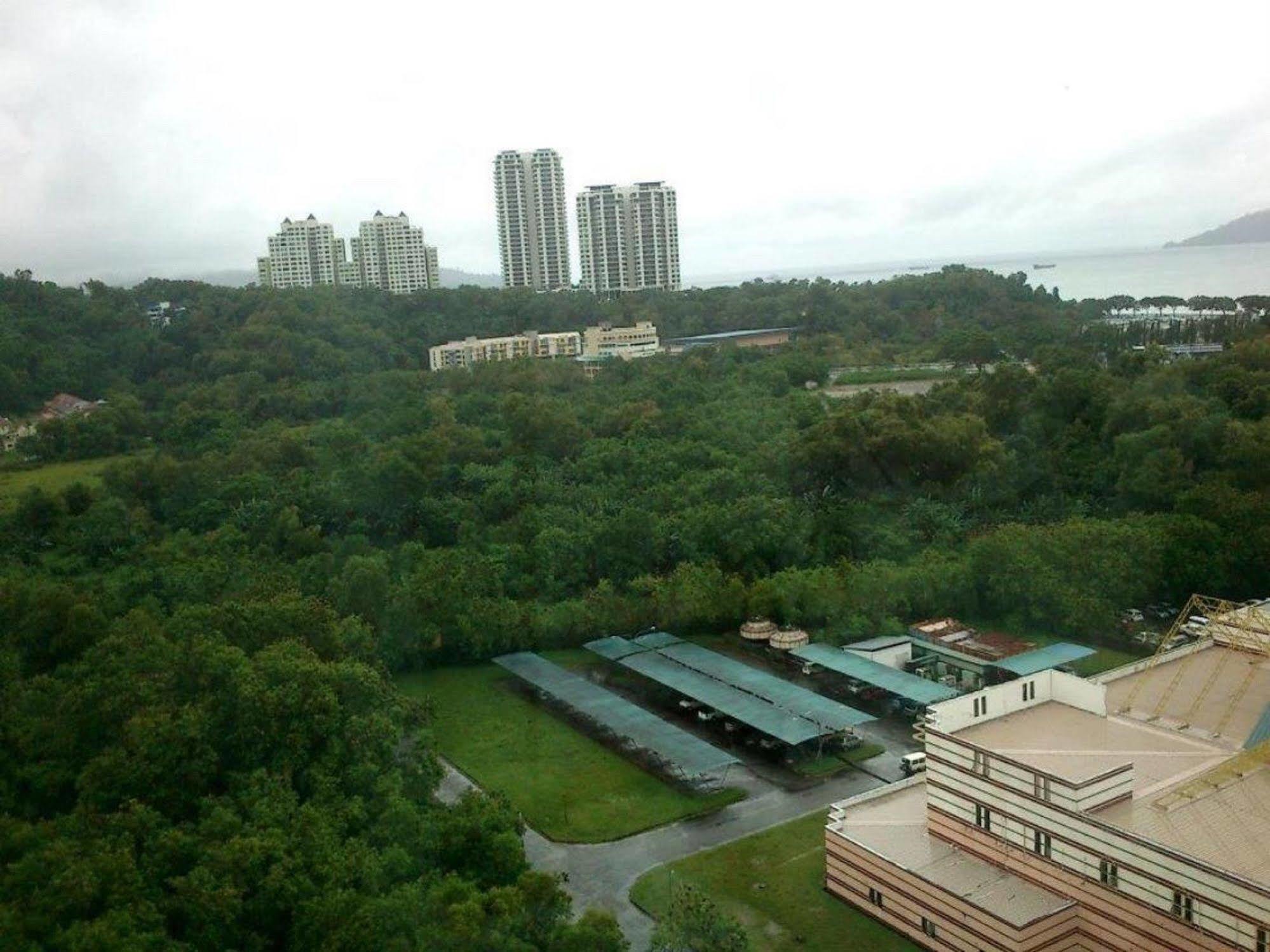 Likas Square Apartment Hotel Kota Kinabalu Zewnętrze zdjęcie