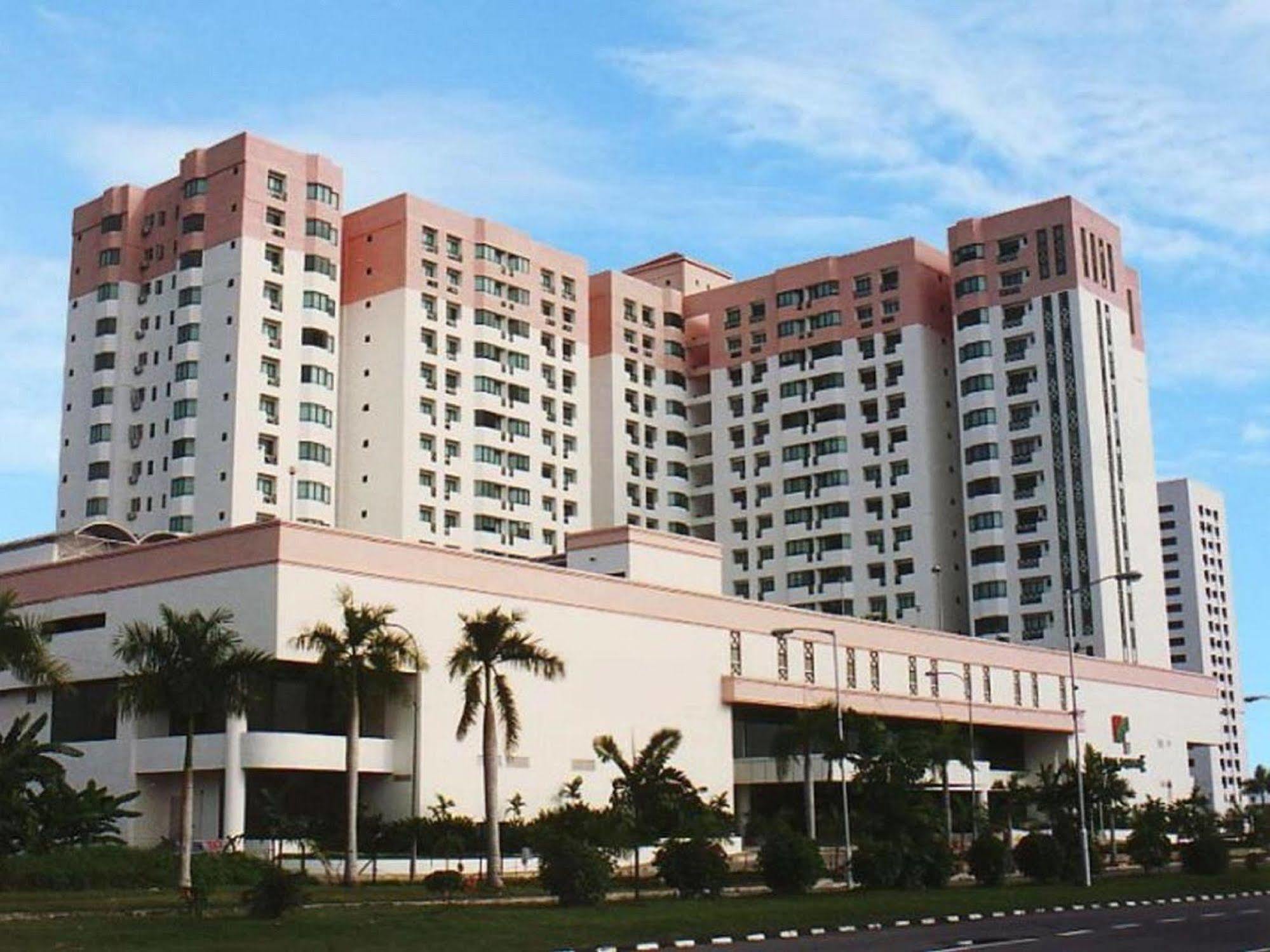 Likas Square Apartment Hotel Kota Kinabalu Zewnętrze zdjęcie
