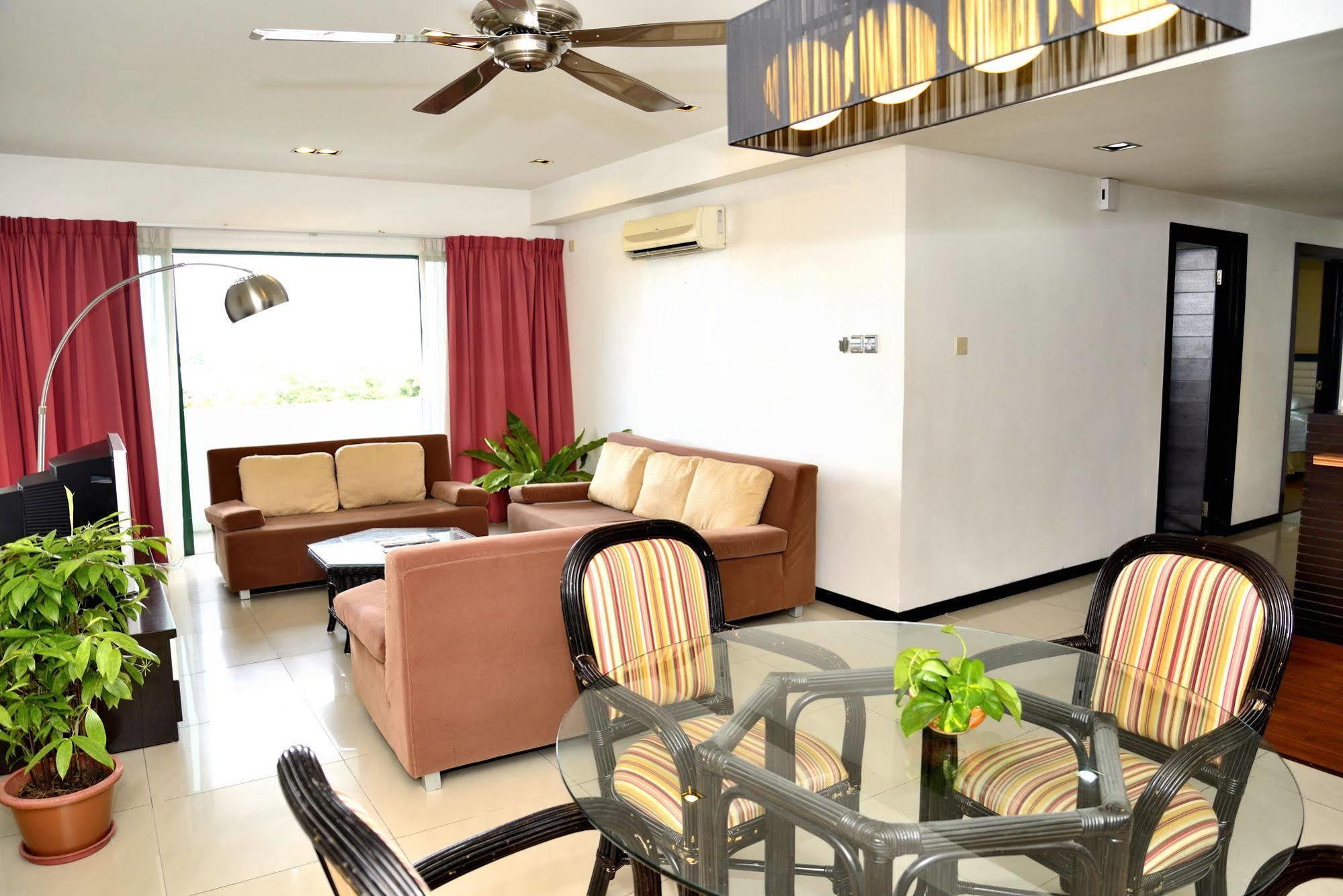 Likas Square Apartment Hotel Kota Kinabalu Zewnętrze zdjęcie