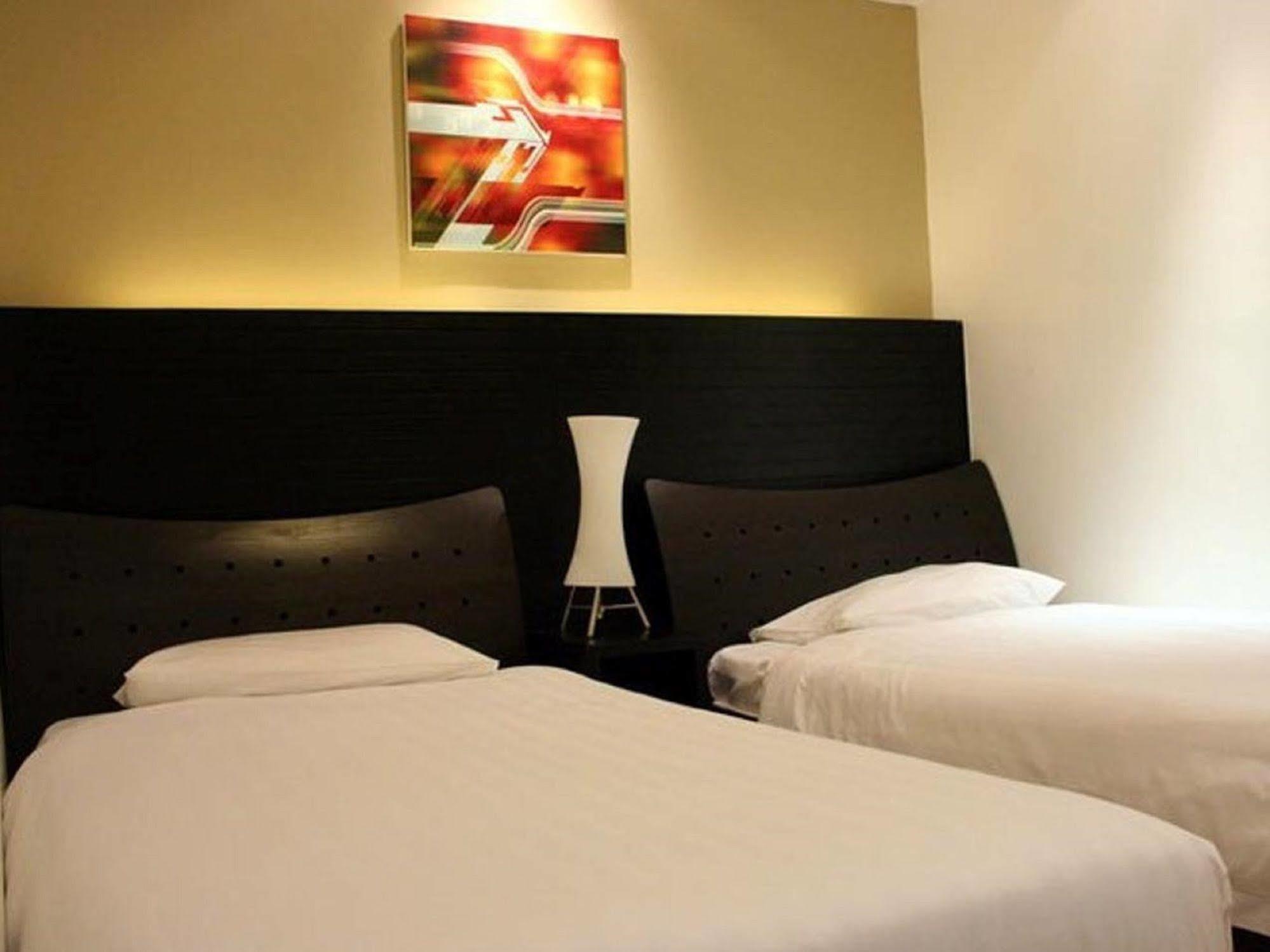 Likas Square Apartment Hotel Kota Kinabalu Zewnętrze zdjęcie