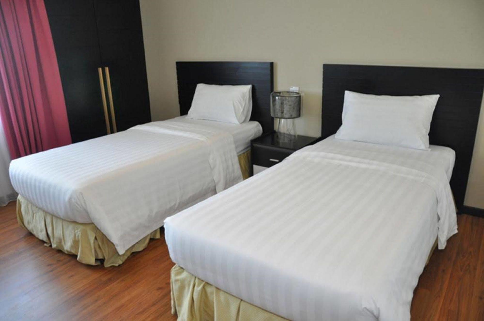 Likas Square Apartment Hotel Kota Kinabalu Zewnętrze zdjęcie