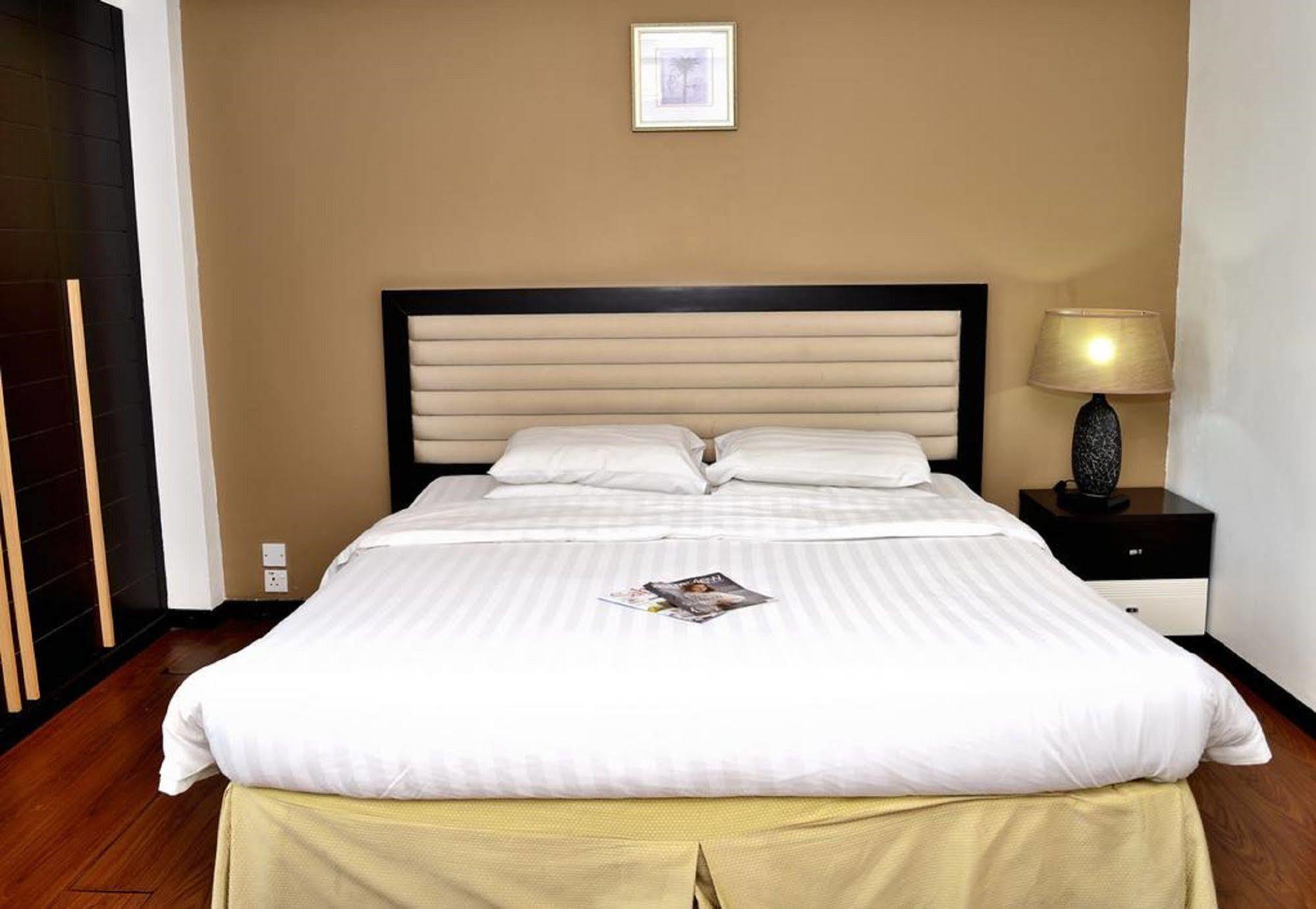 Likas Square Apartment Hotel Kota Kinabalu Zewnętrze zdjęcie
