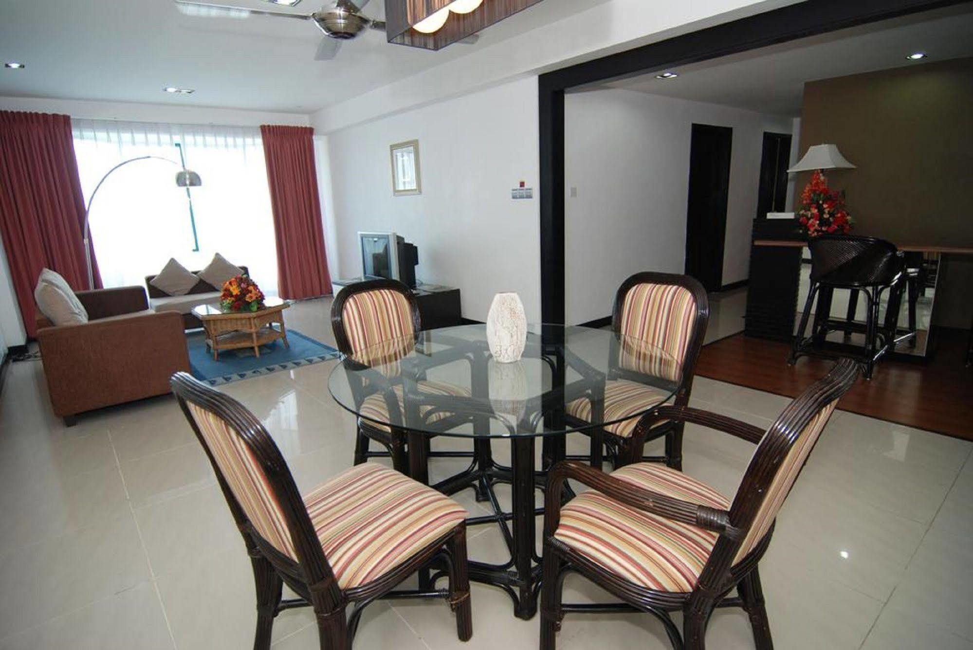 Likas Square Apartment Hotel Kota Kinabalu Zewnętrze zdjęcie