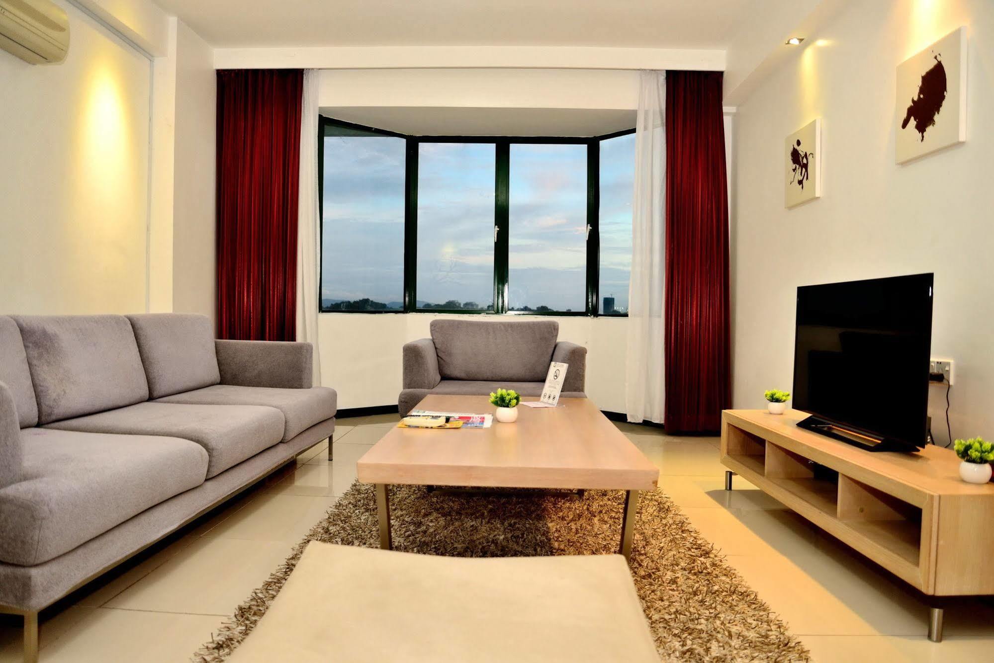 Likas Square Apartment Hotel Kota Kinabalu Zewnętrze zdjęcie