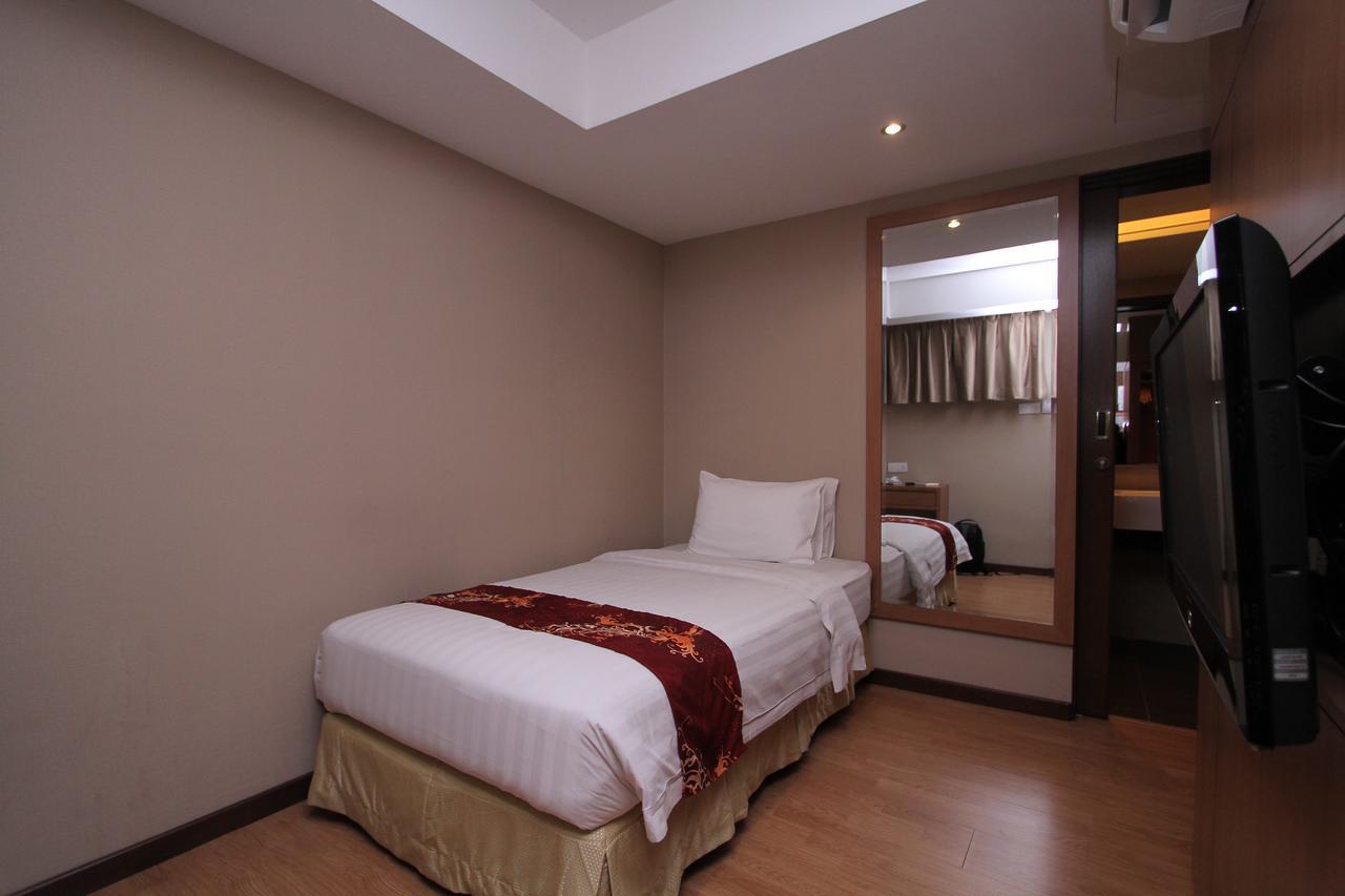 Likas Square Apartment Hotel Kota Kinabalu Zewnętrze zdjęcie